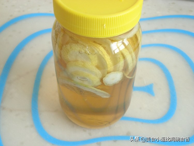 蜂蜜柠檬水用开水泡还是凉水,蜂蜜柠檬水的动漫图片