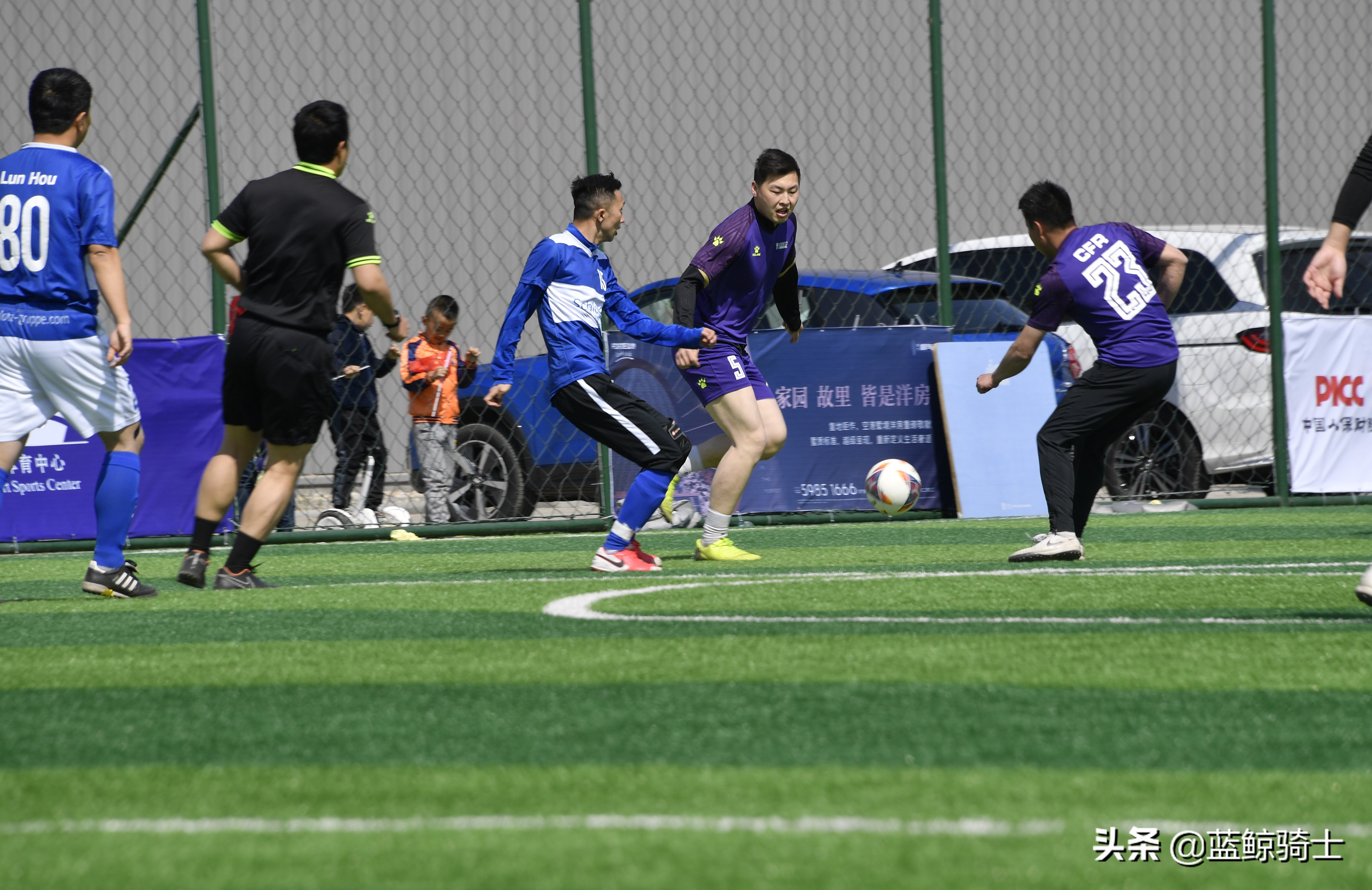 天津一家德国汽车配件工厂内的足球比赛