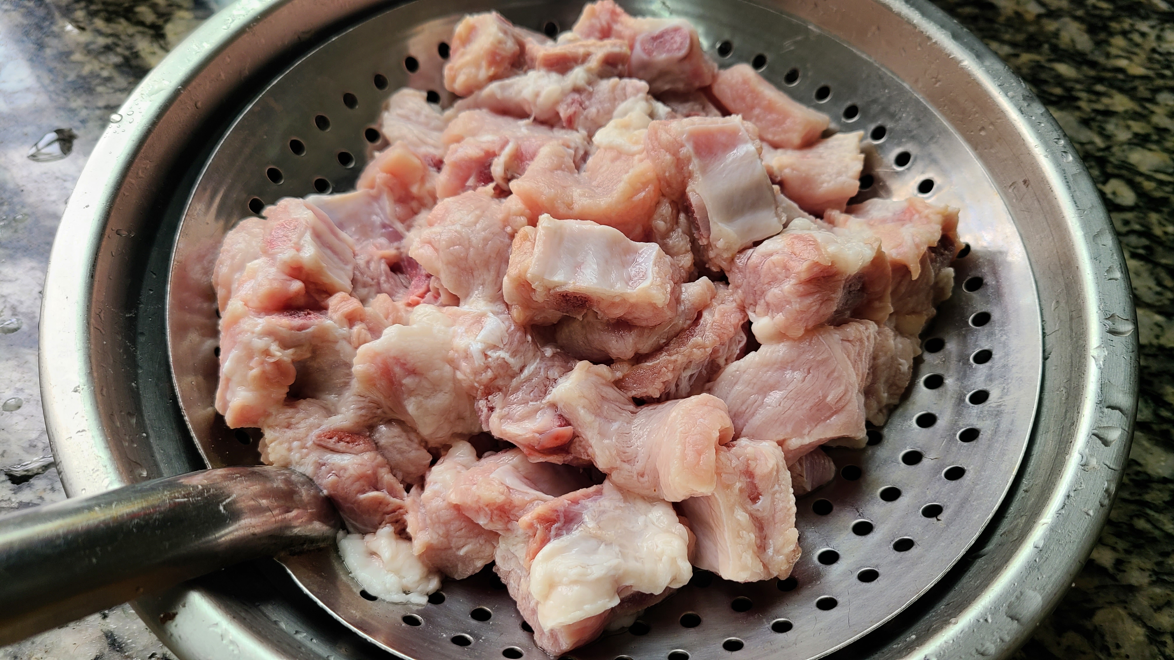 排骨广东人的做法,广东人焖猪排骨最正宗做法