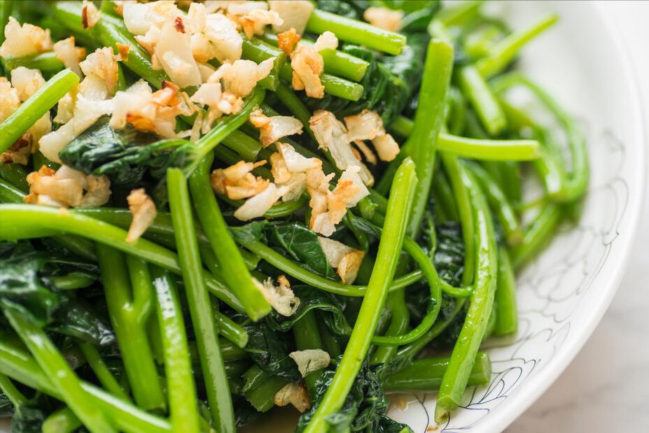 红薯叶焯水后发黑是什么原因,炒红薯叶如何不让变色