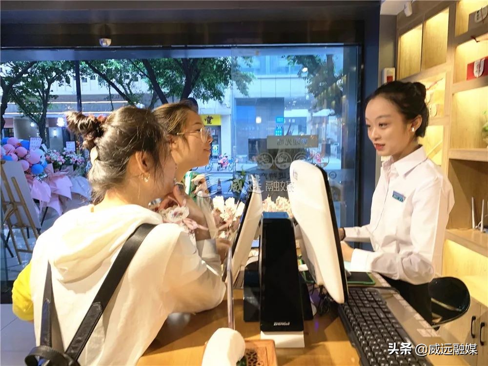 成都吃货又一打卡地！“甜城味·威远特产店”开到成都春熙路旁边啦