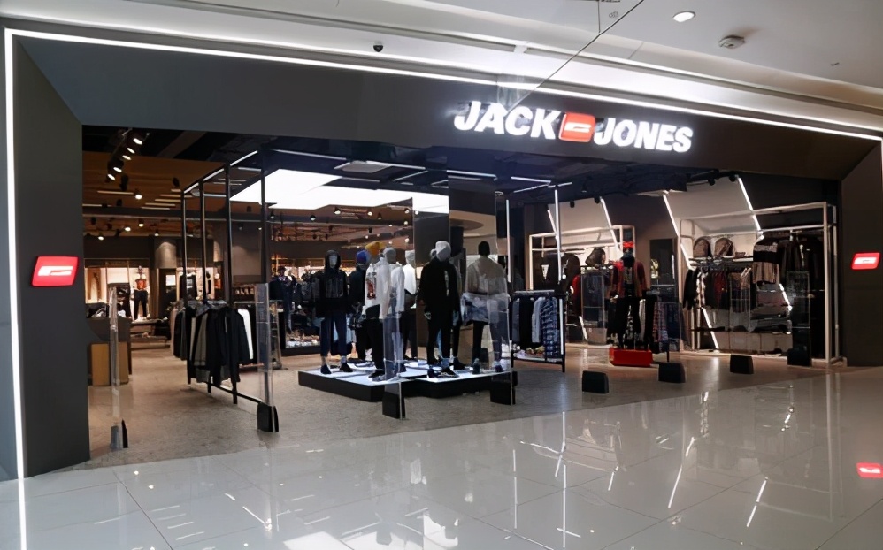 商场里常见的潮流男装品牌,男人腔调高端男装