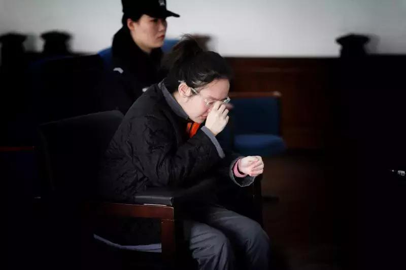 90后女主播贩卖*品毒**，曾是名牌大学生