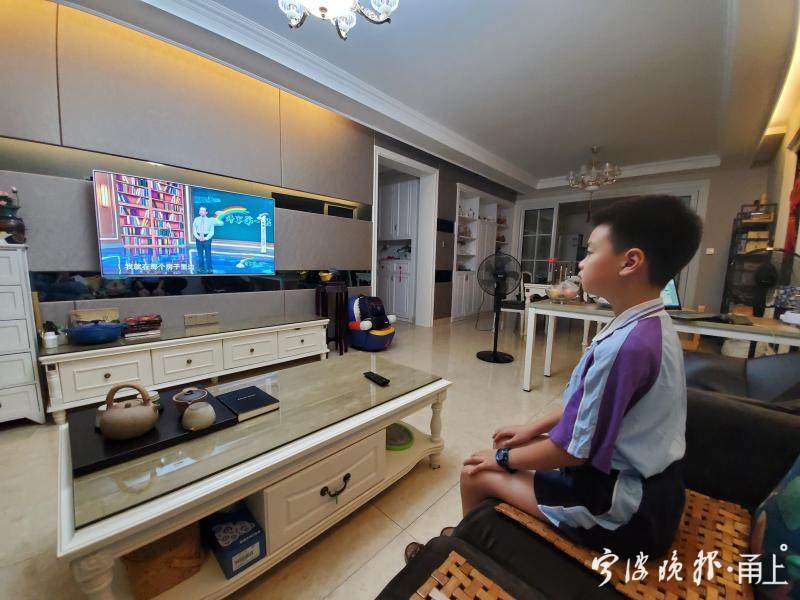 “我看到无数无名英雄”，《开学第一课》引宁波中小学生热议