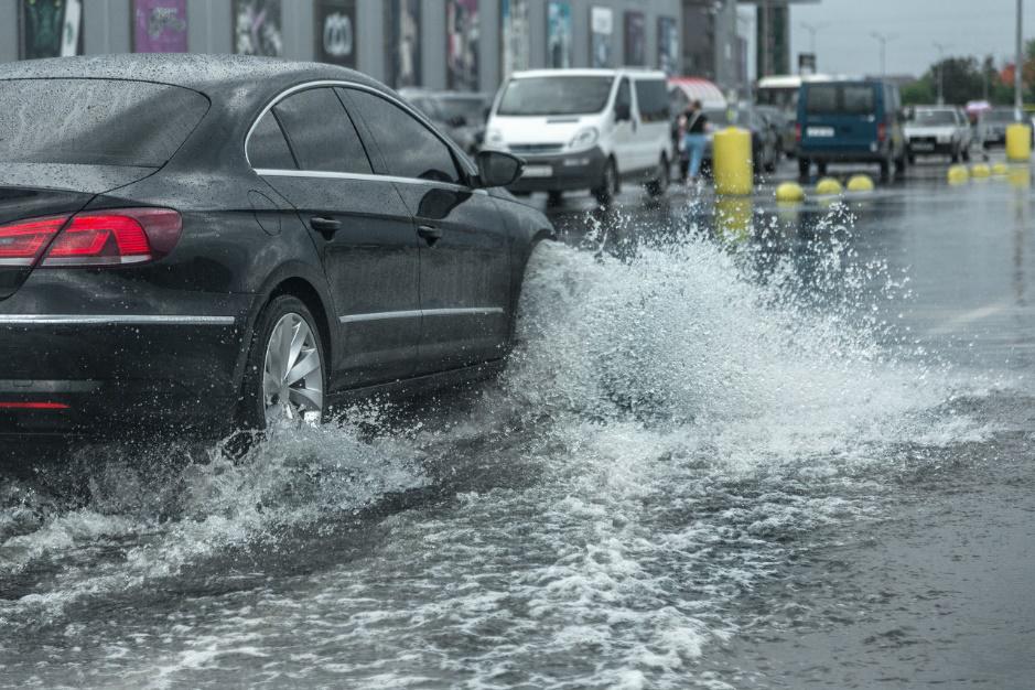 暴雨洪水是何因形成的,大暴雨是什么水平形成的