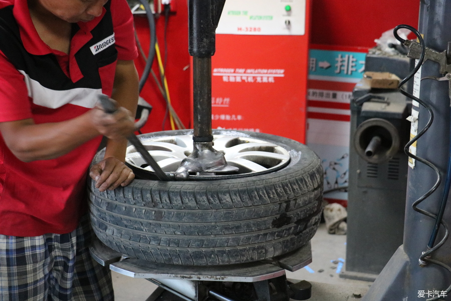 汽车5万km左右需要更换哪些零件,30万公里的车应该换哪些零部件