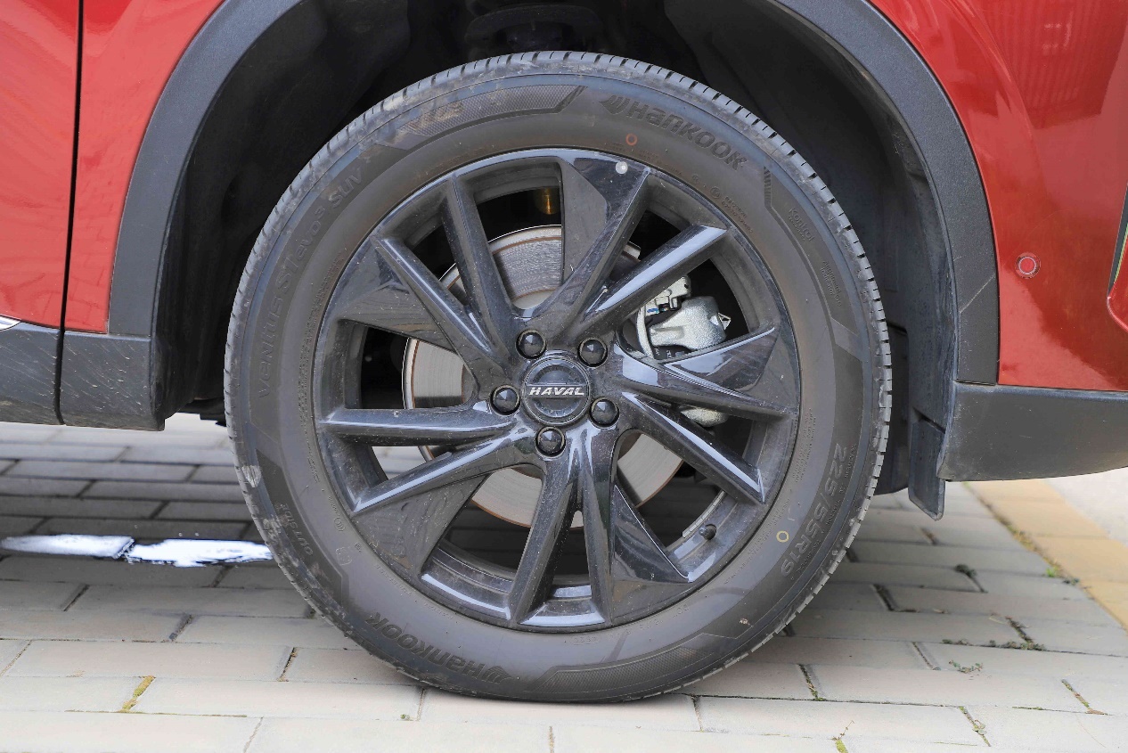 国民神车第三代哈弗h6亮点全解析,空间大动力强更省油第三代哈弗h6