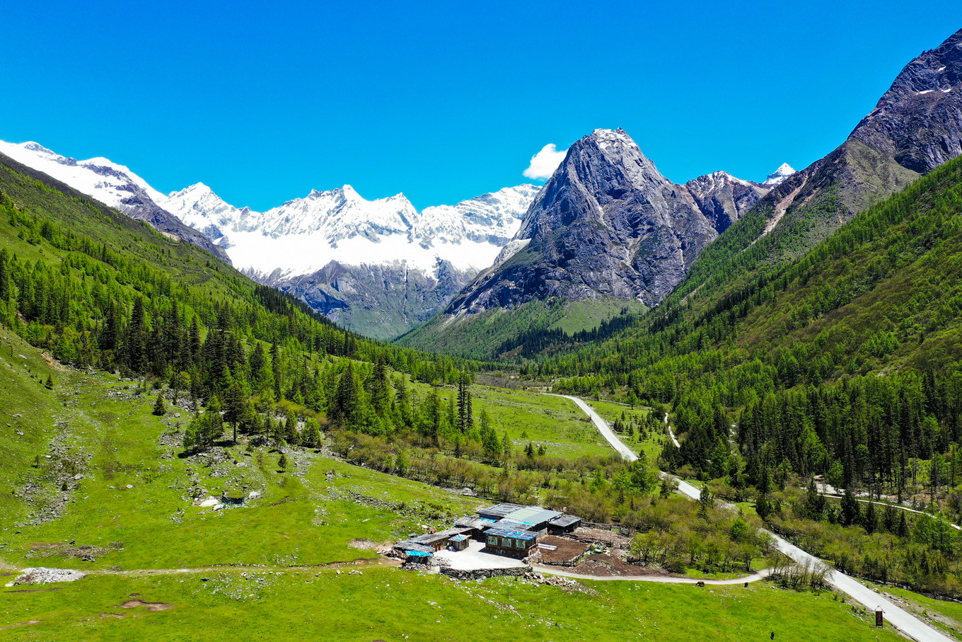 距离成都最近的户外天堂，这里比瑞士、阿尔卑斯还美