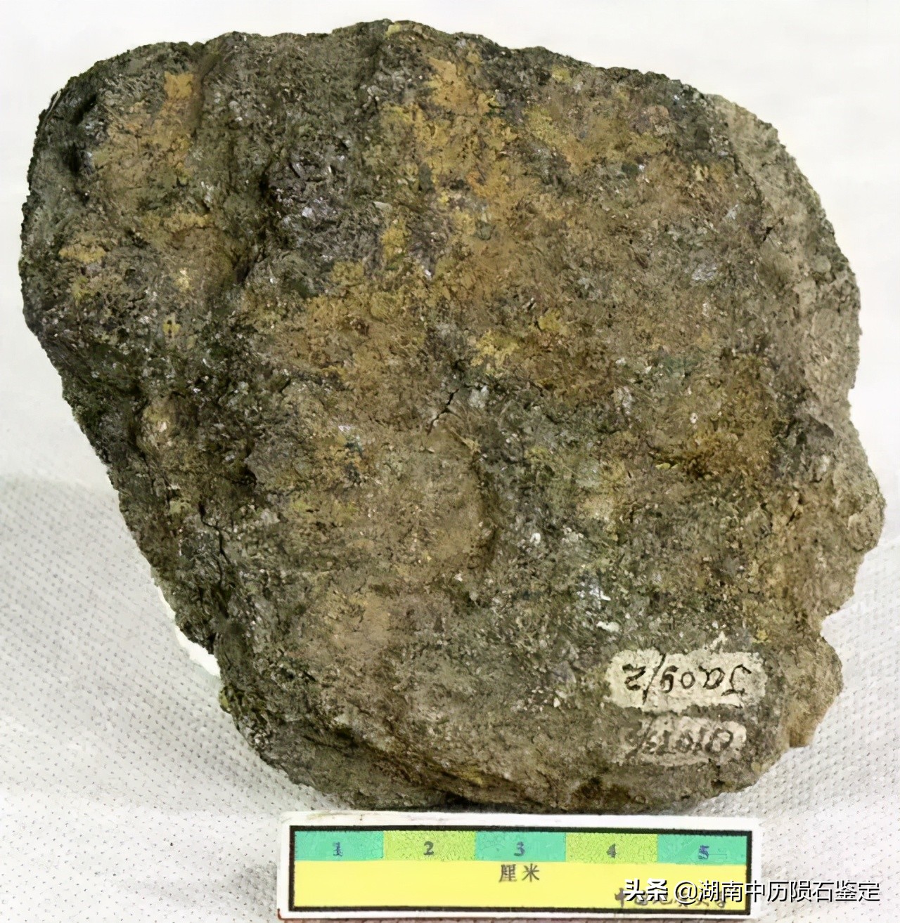 月球陨石与地球矿石的区别,月球陨石和矿石有什么区别