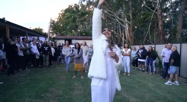 澳大利亚男子脑癌和女子结婚,澳洲女子身患绝症嫁给挚爱