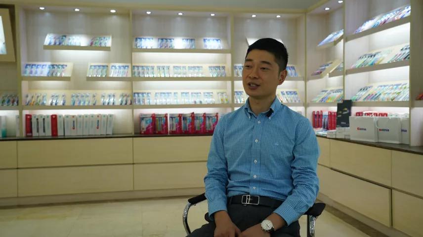 南航学霸接棒厂三代：从植毛工到新厂长，承包全球2亿人牙刷