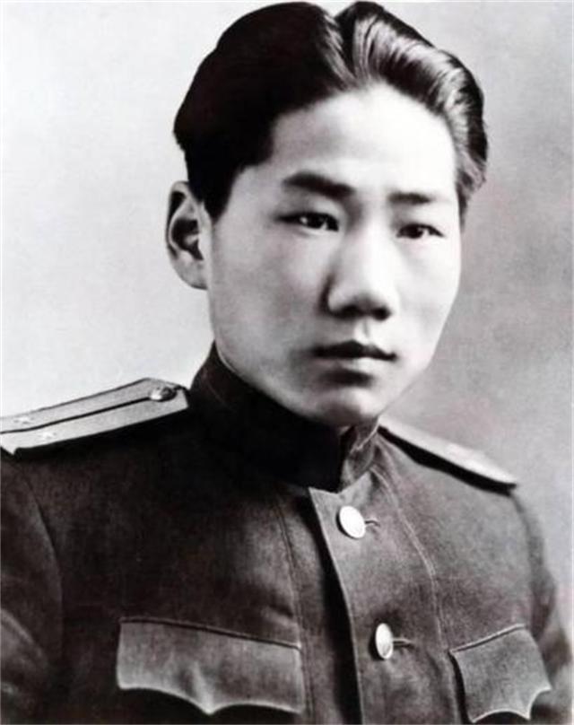 2018年，刘思齐儿子，女儿纪念主席诞辰125周年，表情严肃凝重