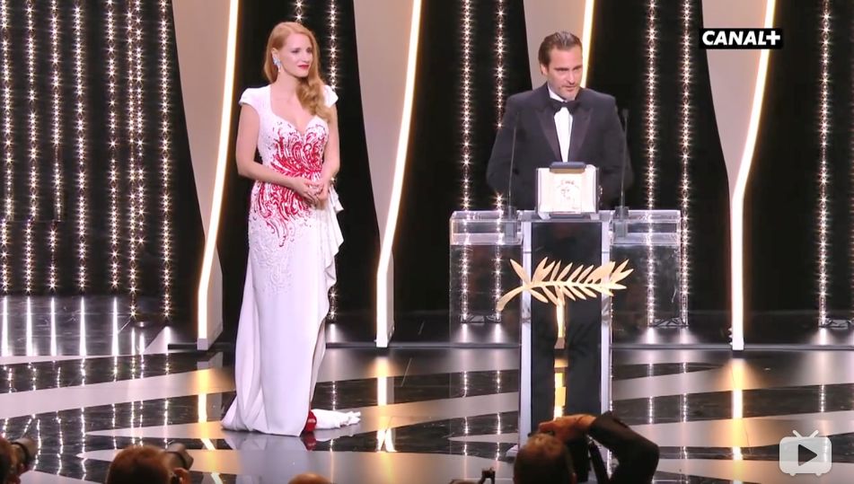 开局9.7，全世界都为这个疯子鼓掌