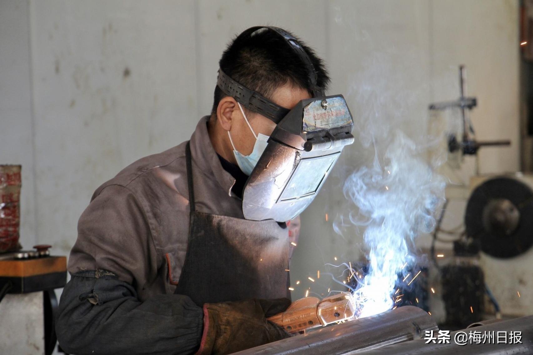 用足球点亮城市梦想,兴宁足球