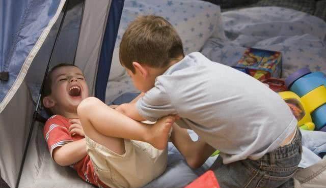 小孩好动上课坐不住吃什么好,小孩好动上课坐不住是不是多动症