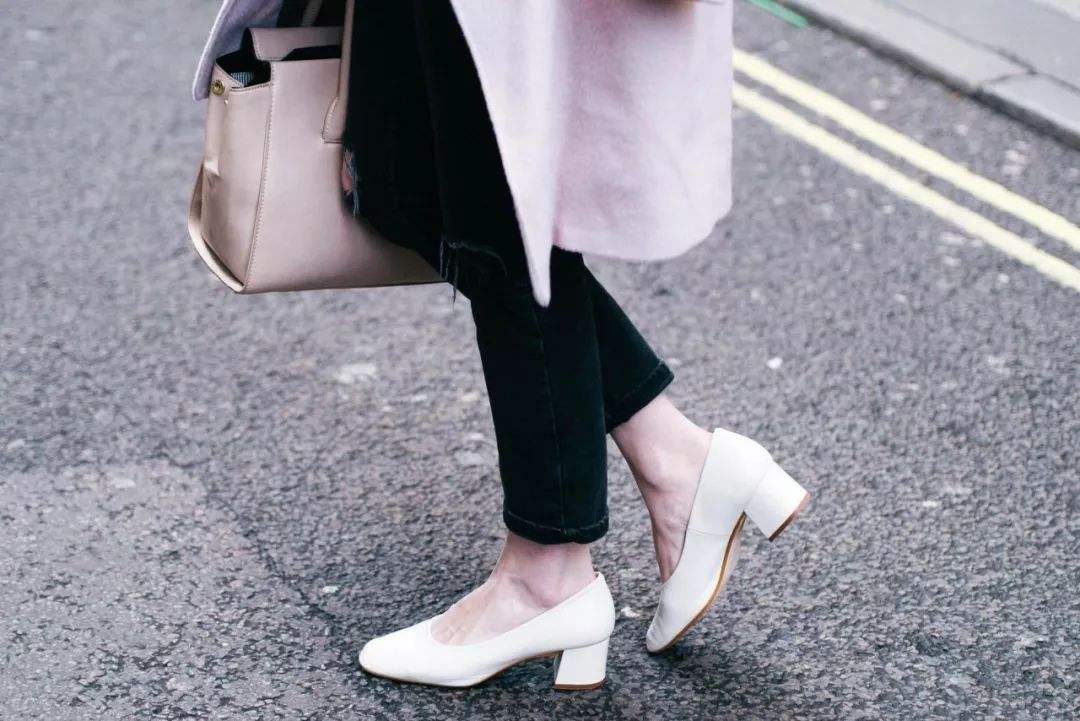 关晓彤复古鞋 (关晓彤的刺绣鞋百搭又时髦)