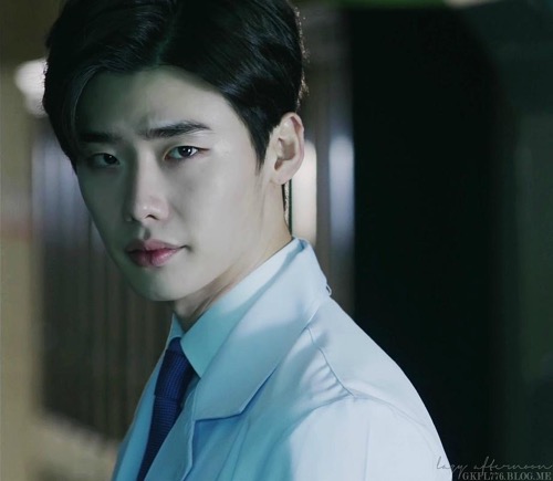 故事：微小说：一想到差点就失去了她，他无法保持理智冷静，无法不疯狂