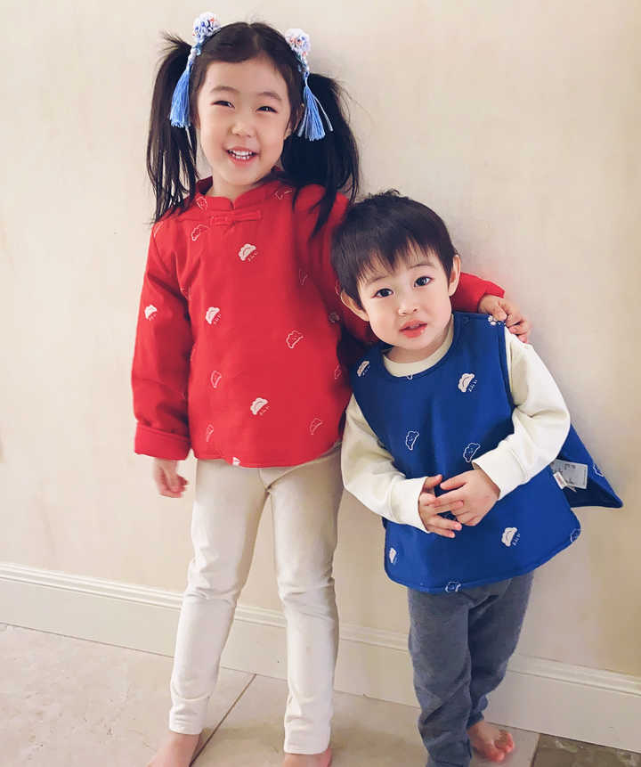 童装女童3-6岁公主裙冬款拜年,2023年最流行的衣服童装