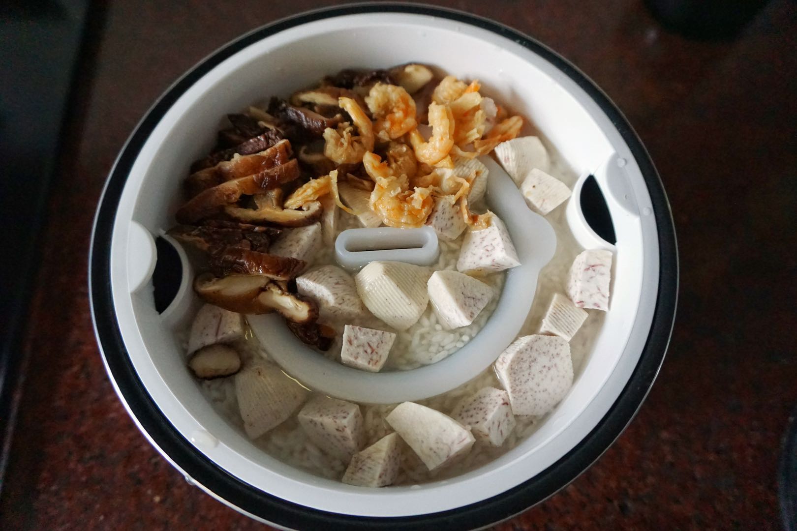 腊味煲仔饭美味飘香,腊味煲仔饭口味