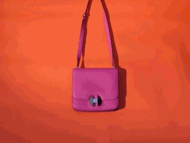 这不是她的书包它是我的英文,这是不是一个包的英语怎么说