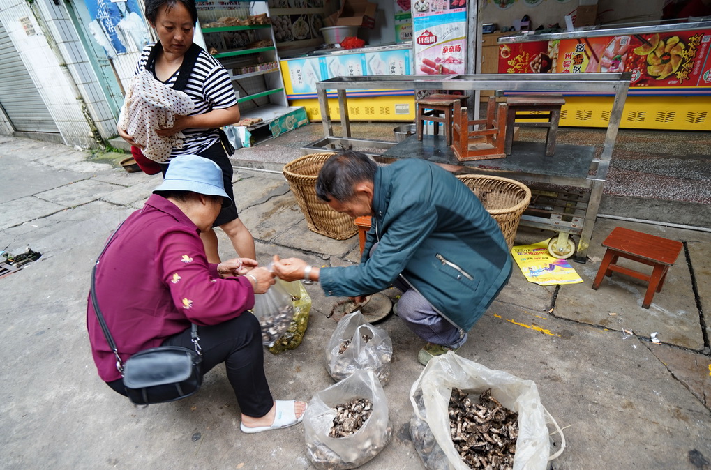 逛农村的农贸市场,逛屏边农贸市场
