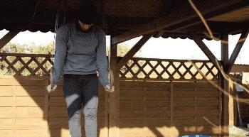 还在花冤枉钱去健身房？国产神奇魔力板，在家也能练出“大胸器”