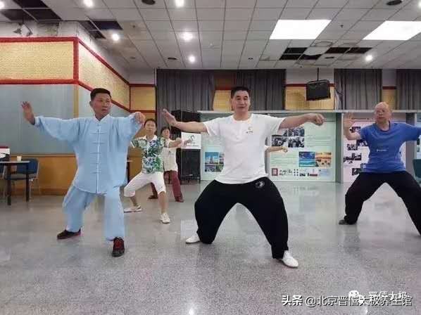 正确的松腰骨姿势,松腰小窍门