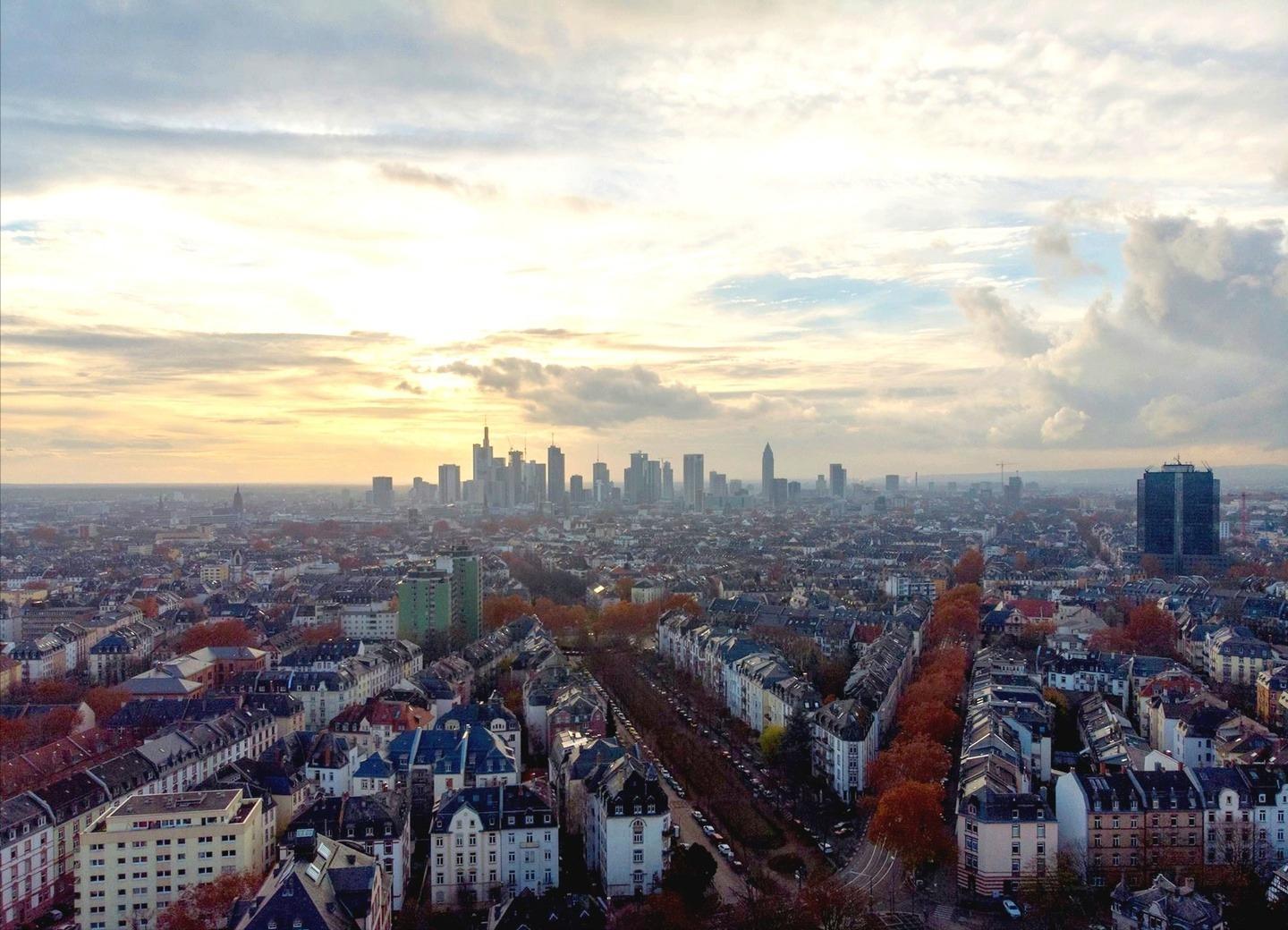 以银行总部看全球GDP前十强——中美摩天楼引领，德意高度均超200