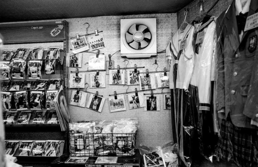 少女卖二手内衣年入50万，衣物上味道越重越好？！