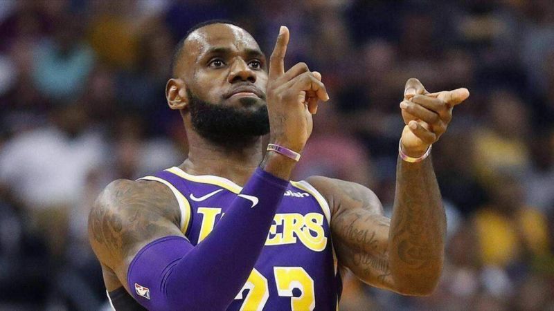 16年詹姆斯和c罗,詹姆斯赚了几亿财产