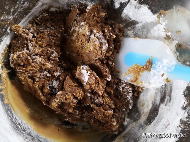 无蔗糖黑芝麻月饼做法,黑糖流心月饼的制作过程