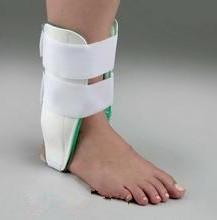 踝关节扭伤包扎,踝关节扭伤热敷