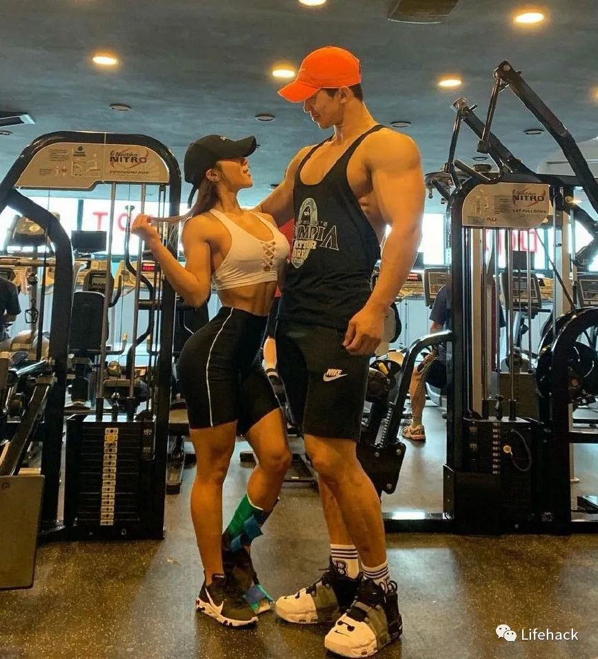 肌肉男女实力强啪，帅翻整个健身圈