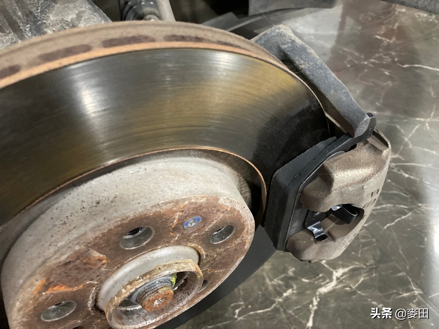 老车更换刹车片需要磨刹车盘吗,十万公里该换刹车片了吗