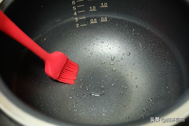 不用面粉做蛋糕只用鸡蛋和牛奶,低糖蛋糕的做法烤箱