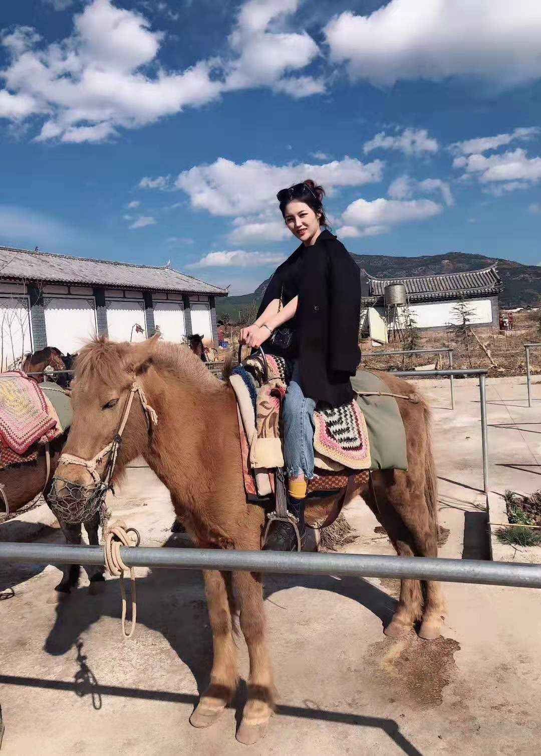 这个像李子柒一样女孩，她干啥啥成……