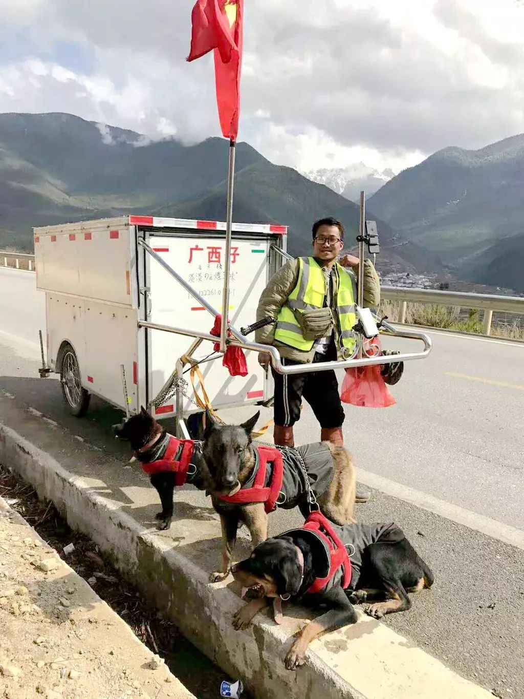 带着狗狗去西藏二狗子,带着十条狗狗去西藏