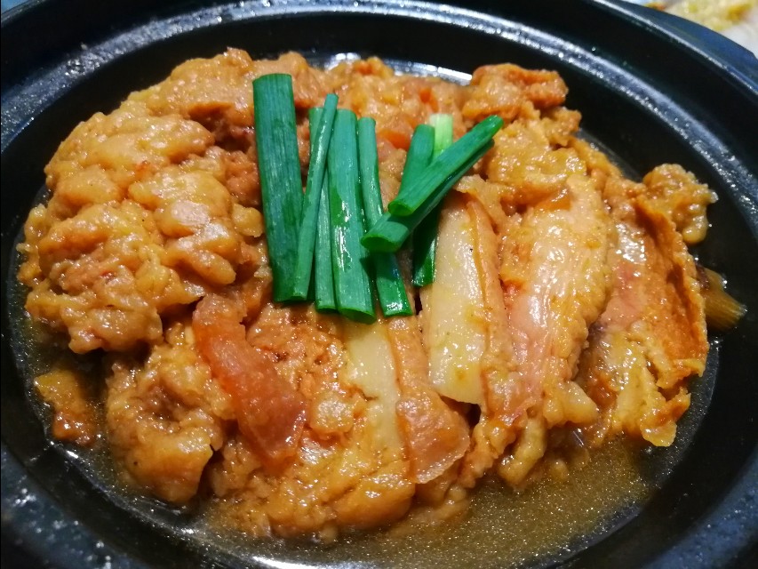 深夜郑州8男2女躲在花园路北环桥头，吃丹江翘嘴鲌，喝方城木瓜酒