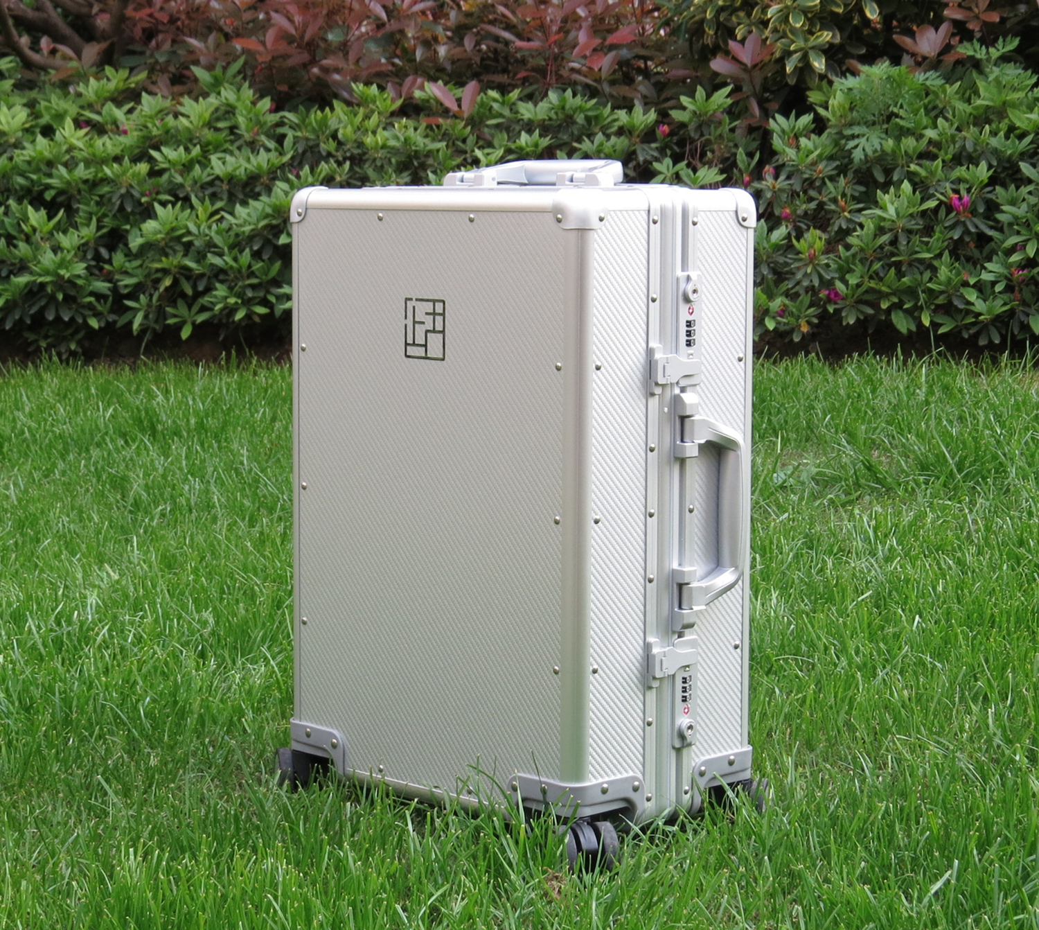 国外铝镁合金旅行箱,日本铝镁合金旅行箱26寸