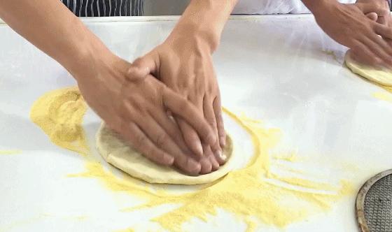 披萨店加盟披萨,加盟披萨店好还是自学披萨好