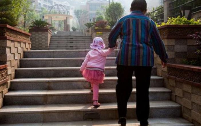 爸爸不帮忙带娃我该怎么办,父母不帮忙带娃孩子怎么办