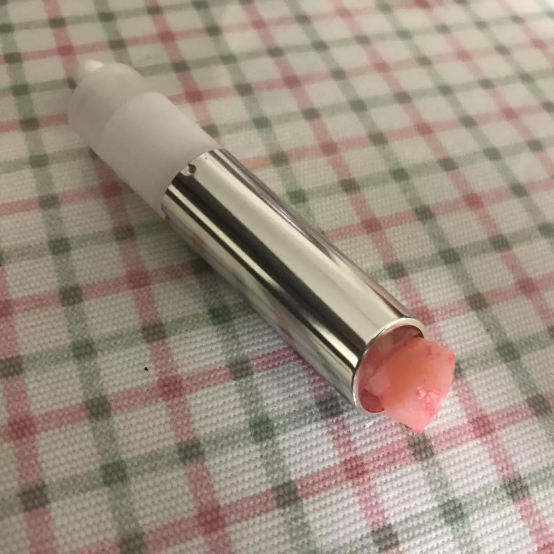 用完的口红千万别丢 (用完的口红别丢它们还有隐藏惊喜)