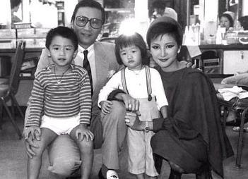 谢贤从年轻到老的视频,谢贤一年赚一栋楼