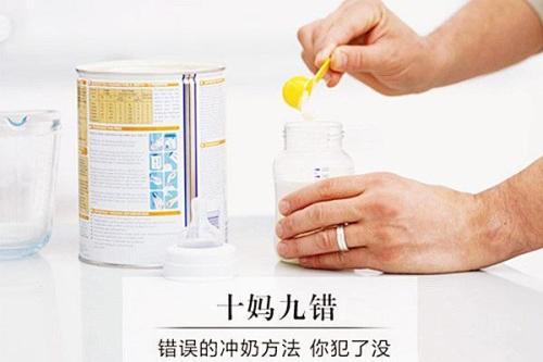 宝宝喝奶粉上吐下泻怎么办,五个月宝宝上吐下泻精神正常