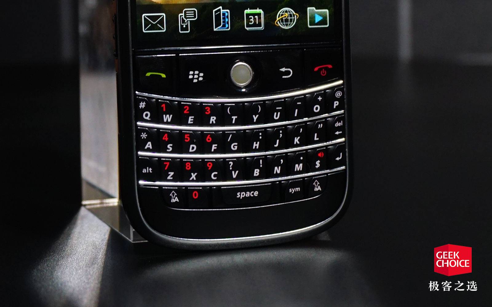 黑莓最后一款全键盘手机,很老的黑莓手机能用来干嘛