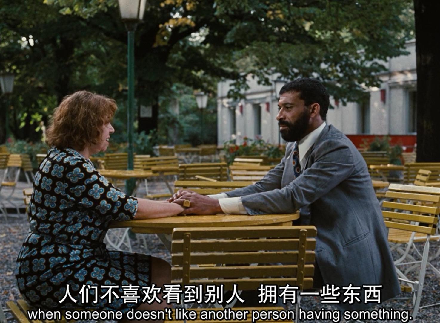 40岁外来务工与60岁德国寡妇的“禁忌之恋”，恐惧吞噬灵魂