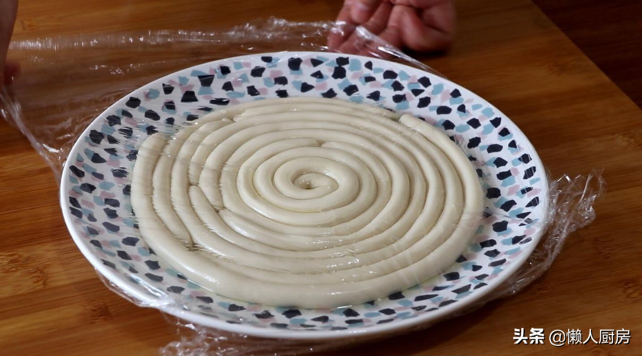 1斤面粉1个鸡蛋教你在家自制拉面,普通面粉拉面的做法全过程