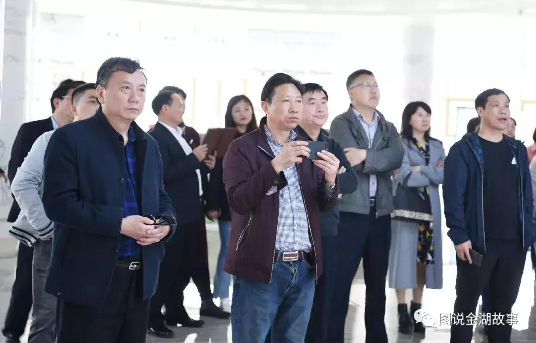 金湖荷花荡灯光秀,金湖荷花池塘美景