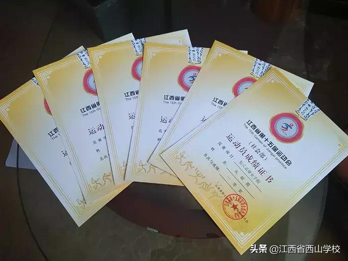 学校女足足球比赛,厉害了女足