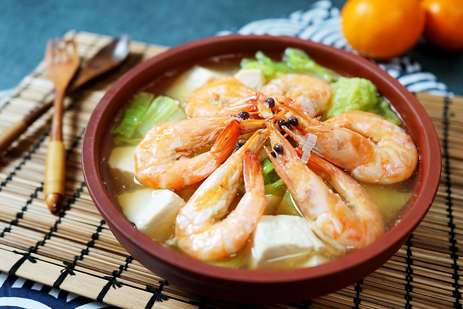 冬季做汤味不鲜，口感寡淡？那是调味汁没用对，这有一招鲜的窍门